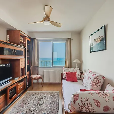 Bellevue Sea Views & Heart Of Appartamento
